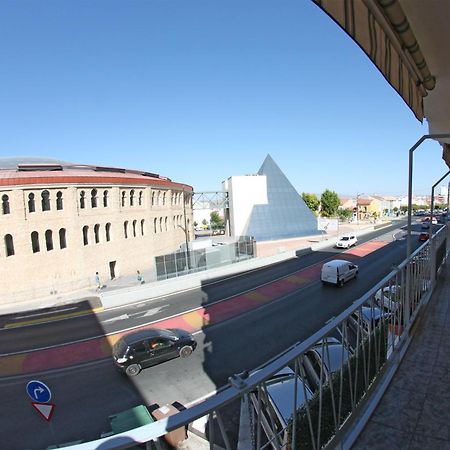 Apartamento El Mirlo Blanco Villena Bagian luar foto